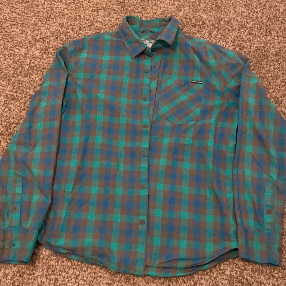 Men’s button down casual long sleeve HeatGear!! Under Armour!!